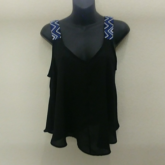 3/$25.-Bella D Crop Top - Picture 2 of 8